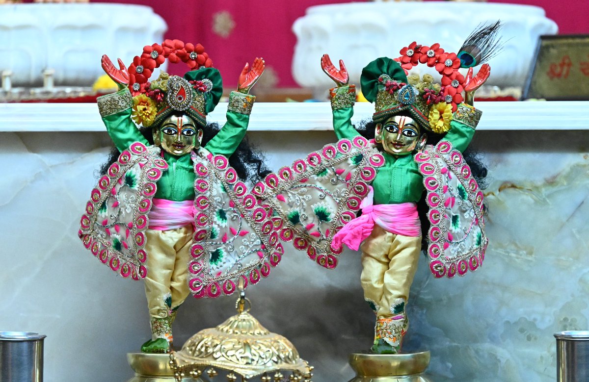 iskconcamppune's tweet image. 𝐌𝐚𝐧𝐠𝐚𝐥 𝐀𝐫𝐚𝐭𝐢 𝐃𝐚𝐫𝐬𝐡𝐚𝐧 📿 🗓 17-4-2026 🙏 #darshan #divine #mangaldarshan #mangalarati #divinetiming #spiritualtime #govind #radhagovind #radhekrishna #krishnabhakti #aratitime