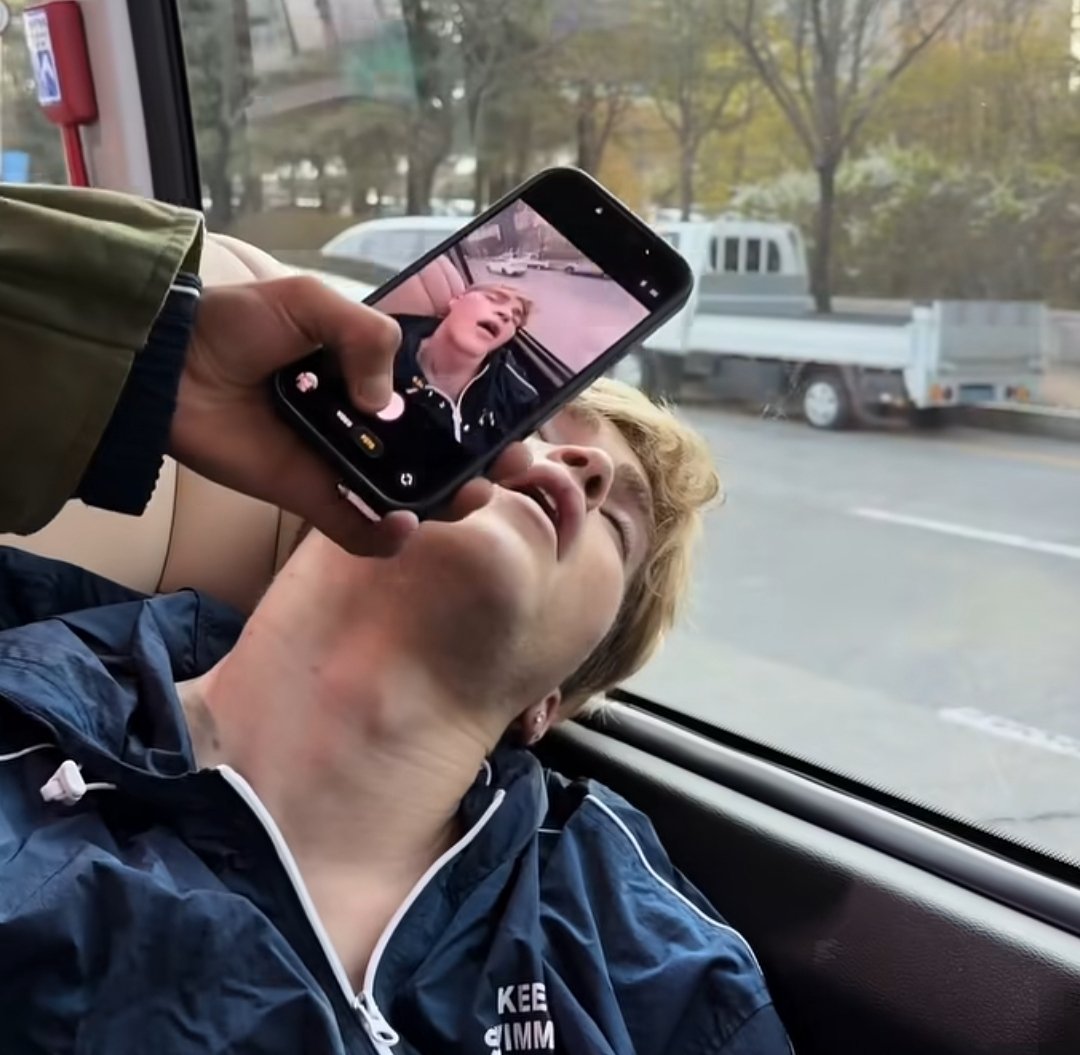 rebeca ꒰ঌ ໒꒱ tweet media