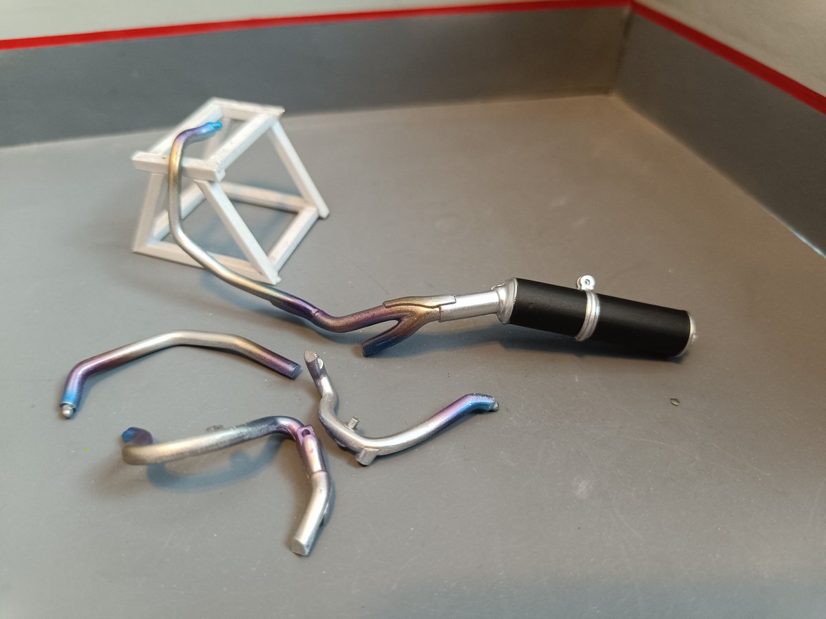 voromont's tweet image. Vamos con una vieja rockera, coincidiendo con el arranque del @FIM_EWC en la primera cita de las 24h de LeMans
#honda #rvf750 #modeling #scalemodel #scalemodelbike