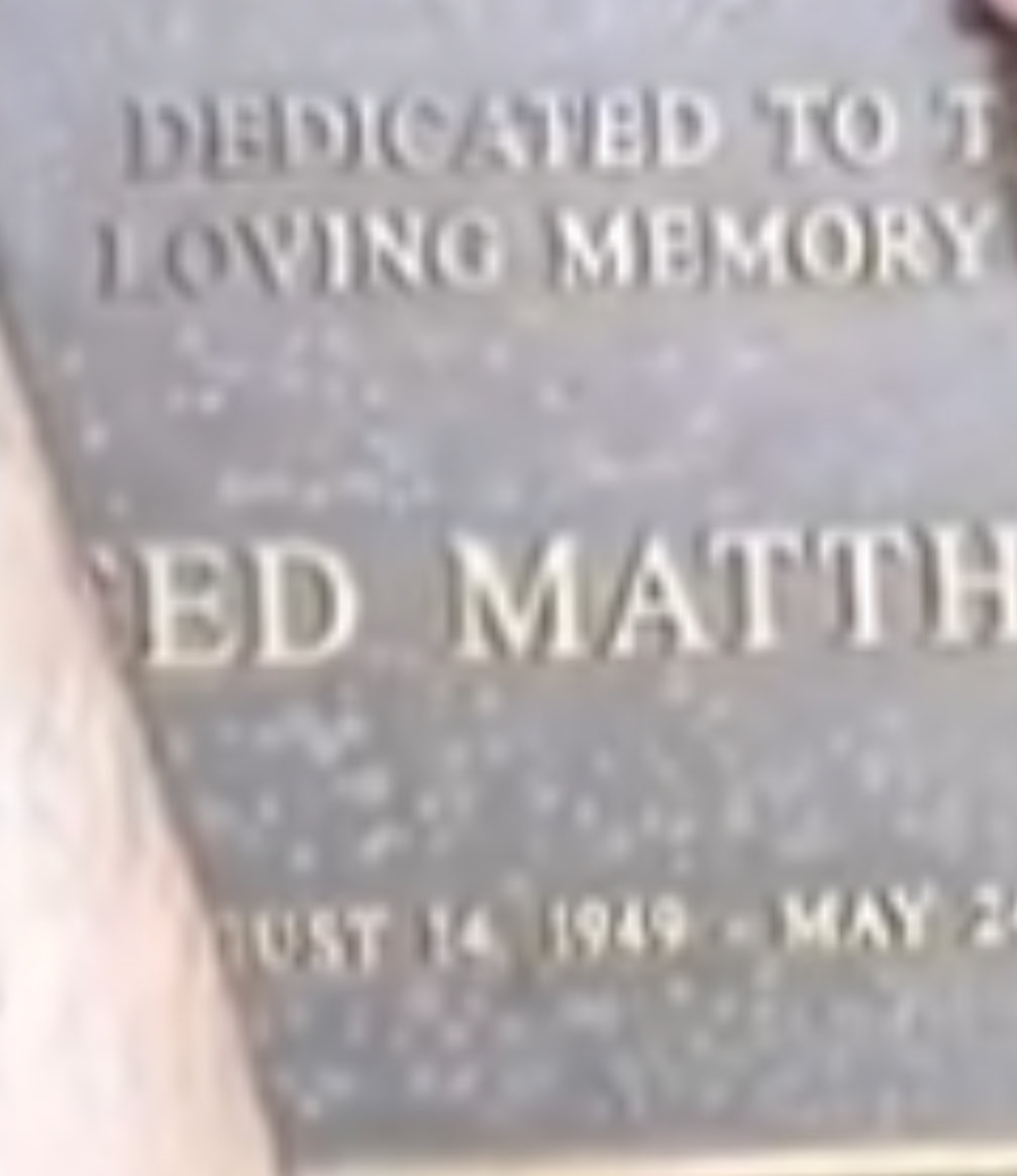 FirstManAdam_'s tweet photo. Nah it gets worse 💀

Plaque says born 14th August look at Ed’s birthday WTF WTF https://t.co/mlDs9gIU3x