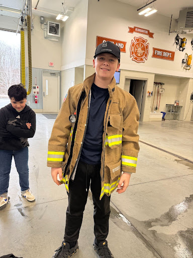 rsu18's tweet photo. At Messalonskee Middle School, Team Atlantic’s sixth graders partnered with a local fire station to translate heat transfer concepts into real-world observations. #WeAreRSU18
https://t.co/Vkb7DridWP https://t.co/uCaykIv30I