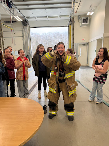 rsu18's tweet photo. At Messalonskee Middle School, Team Atlantic’s sixth graders partnered with a local fire station to translate heat transfer concepts into real-world observations. #WeAreRSU18
https://t.co/Vkb7DridWP https://t.co/uCaykIv30I