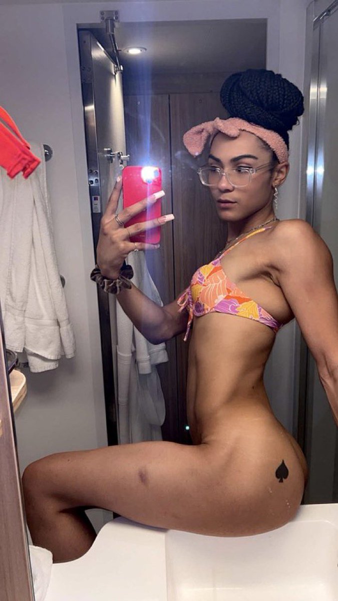 Selenagotudumppin tweet media