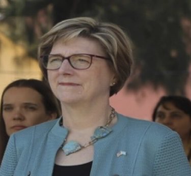 AnahelenaCordid's tweet image. Laura Dogu experta diplomática era la designada para la estabilización que, según Michael Kozak del Departamento de Estado ya esta cumplida y ahora para la recuperación económica es designado John Barrett experto en economía.