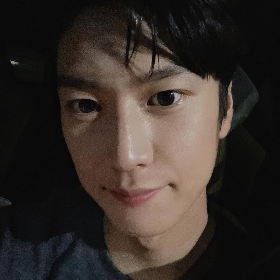 드디어 금요일!!! 오늘만 버티면 3일 쉬니까~ 오늘도 당연히 인우 생각으로 가득채워서 힘내서 일 해야징 아쟈아쟈 금요티이잉 🙌🏻👊🏻💪🏻 어제보다 오늘 더 무탈하고 잔잔하게 흘러가길, 웃을 일만 생길거고 행운만 가득할 것 🍀☘️🫧🌈 인우가 너무너무 보구싶당 🥰❤️