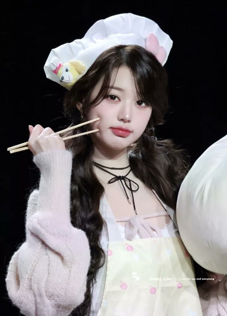 Wonyoung. tweet media