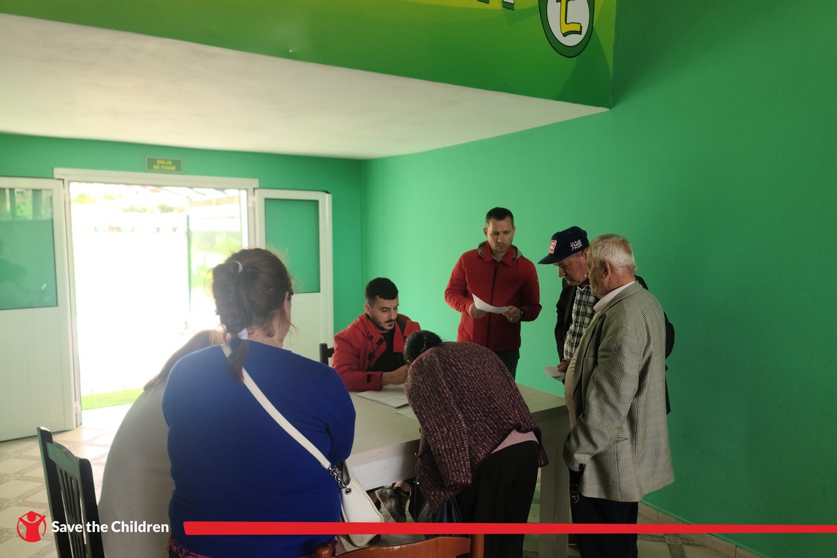 SaveChildrenAlb's tweet image. Yesterday in Lushnje, we distributed food and hygiene packages to 100 families in need, helping ease daily challenges and support their basic needs. Together with local institutions and the community, we ensure aid reaches those who need it most. #Lushnje #Solidarity #Support