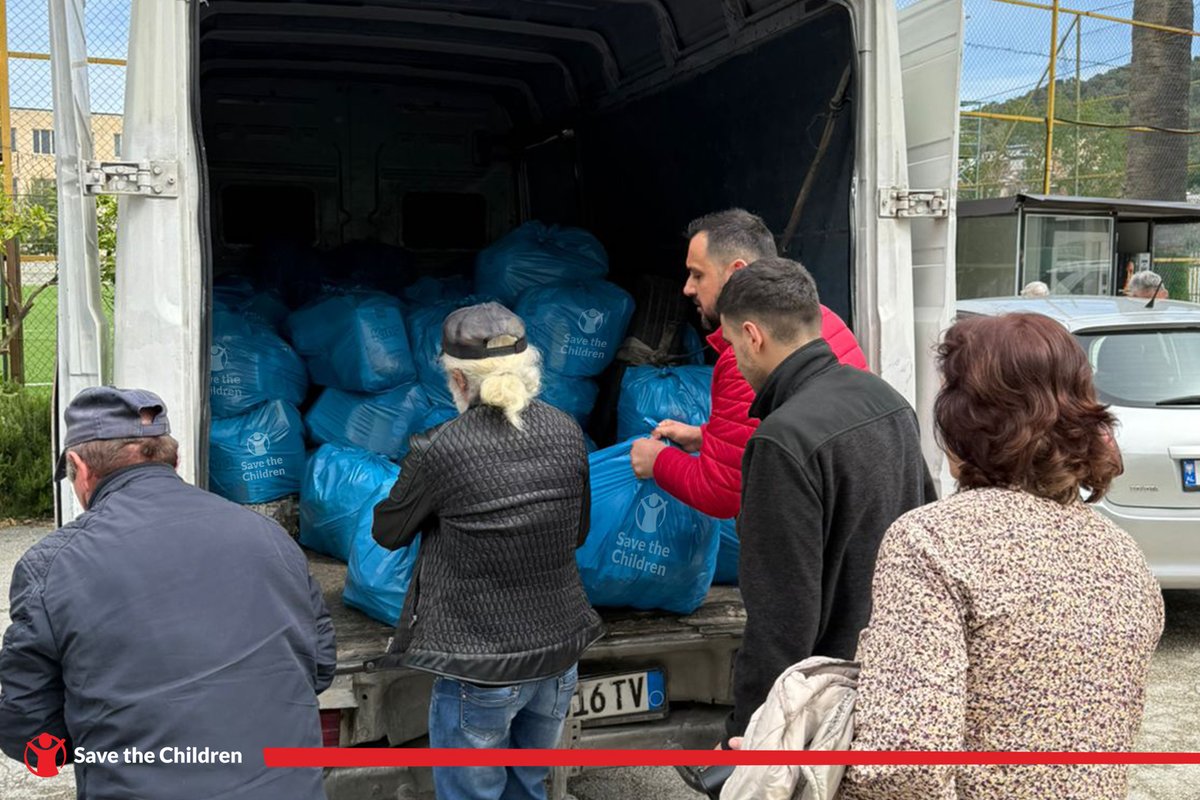 SaveChildrenAlb's tweet image. Yesterday in Lushnje, we distributed food and hygiene packages to 100 families in need, helping ease daily challenges and support their basic needs. Together with local institutions and the community, we ensure aid reaches those who need it most. #Lushnje #Solidarity #Support