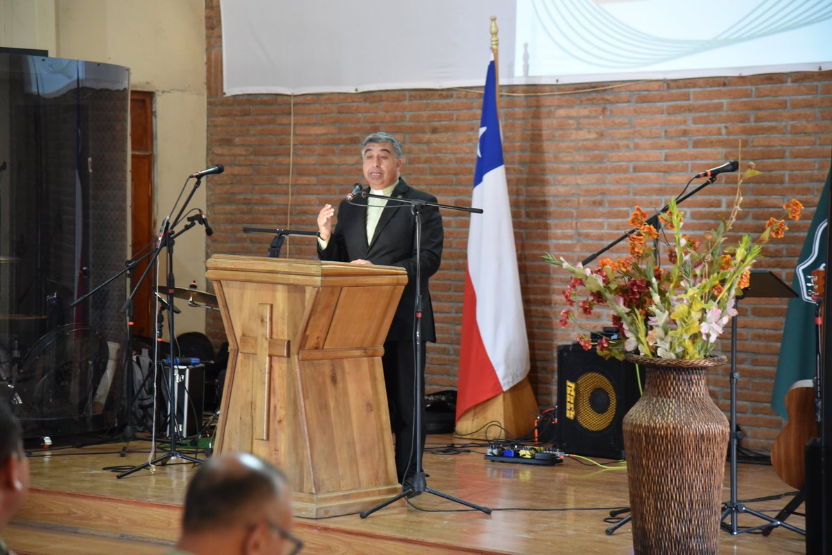 carab_ohiggins's tweet photo. En el marco del 99° Aniversario de Carabineros de Chile, @Carab_ohiggins, liderados por el Jefe Zona, General Guillermo Bohle Guichacoi, participaron en el Servicio de Acción de Gracias Evangélico, oficiado por el capellán, pastor Yamil Sarmiento, para orar por la institución y quienes la integran y sus familias.
#OrdenyPatria