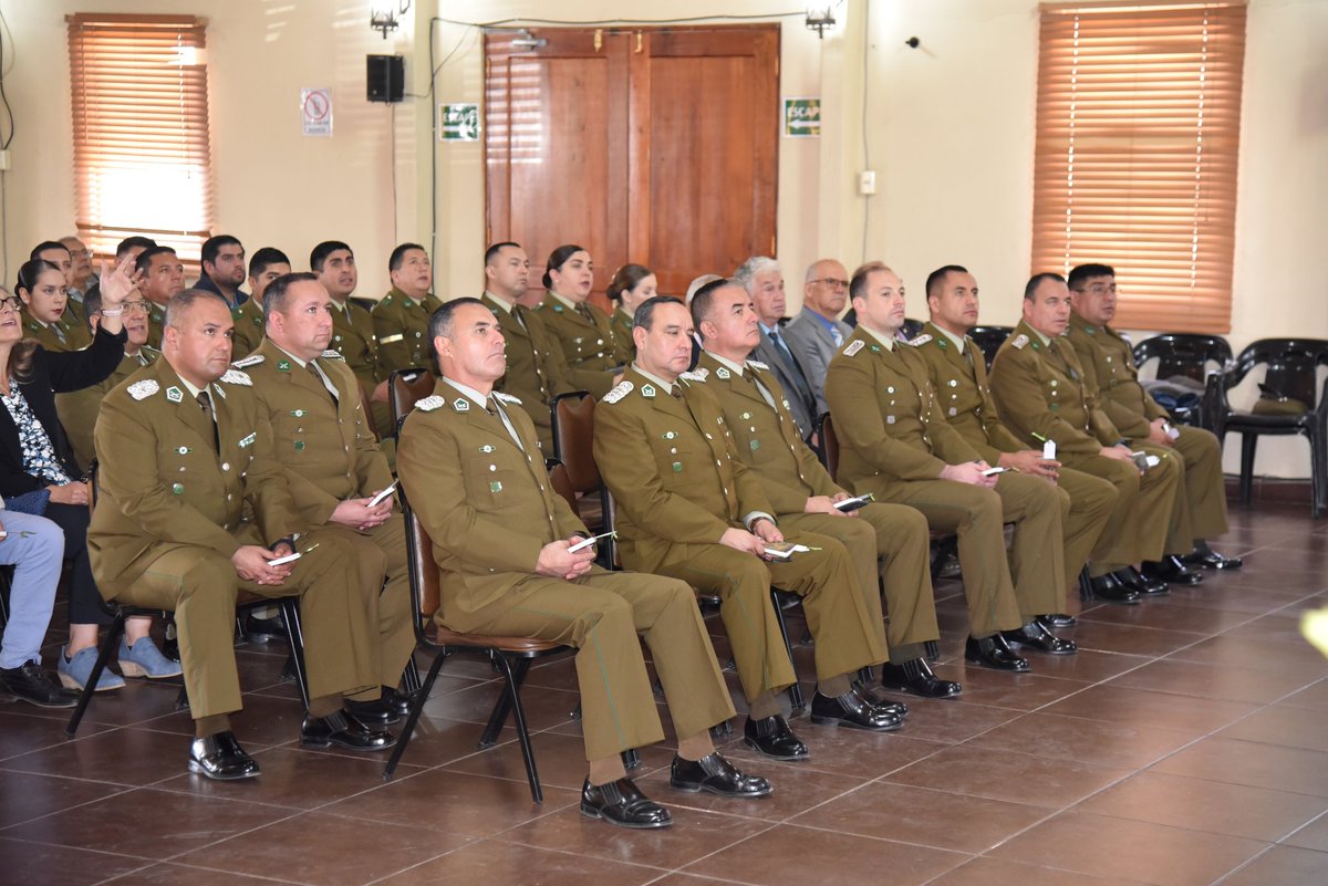 carab_ohiggins's tweet photo. En el marco del 99° Aniversario de Carabineros de Chile, @Carab_ohiggins, liderados por el Jefe Zona, General Guillermo Bohle Guichacoi, participaron en el Servicio de Acción de Gracias Evangélico, oficiado por el capellán, pastor Yamil Sarmiento, para orar por la institución y quienes la integran y sus familias.
#OrdenyPatria