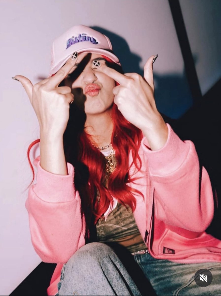 amantes de karol g y lola índigo 🍍 tweet media