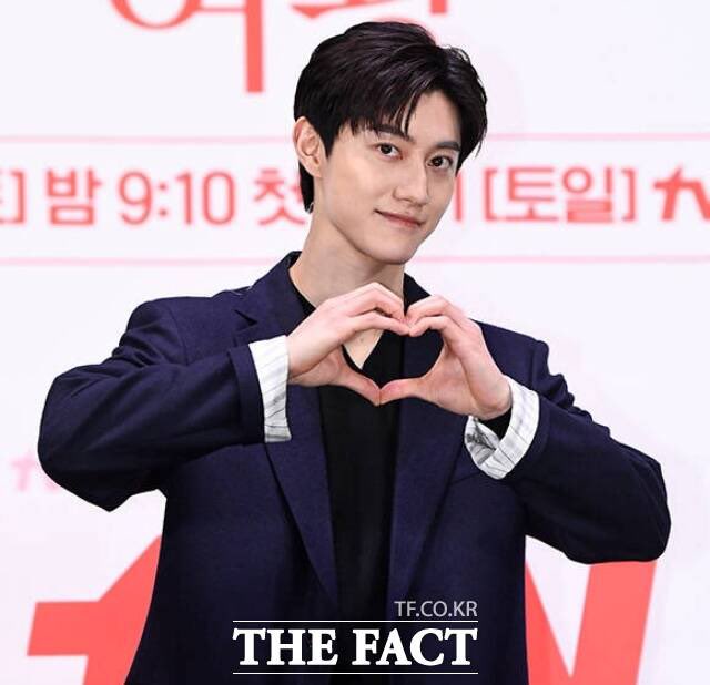 [단독] 곽동연, '절친' 박보검과 한솥밥…더블랙레이블 行 naver.me/xwonphrr

곽동연은 최근 더블랙레이블과 전속계약을 맺기로 결정하고 현재 세부 사항을 조율 중이다.