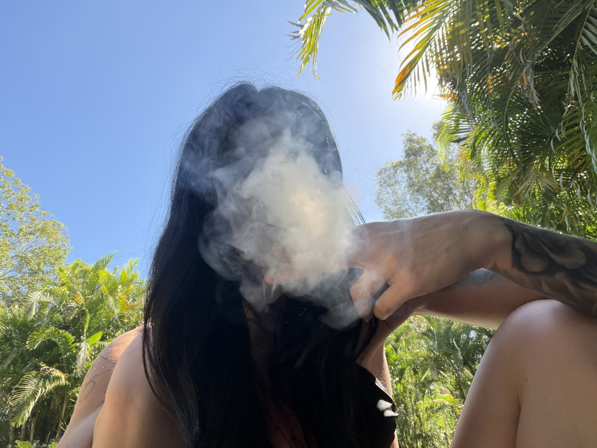 crazyjessie6666's tweet image. open ur eyes babe 🤭🤣💨💨

#high #explore #explore