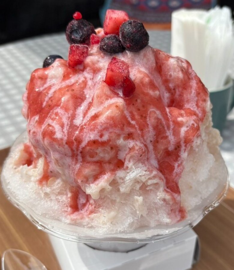 4月26日南阿蘇村にあるセサミカフェで今期オープン記念でかき氷、スムージー、そうめんを販売します。僕も仲間と手伝いにいきます。売上は全部保護猫ちゃん達の医療費食費になります。どうかどうか来てください！
　これが南阿蘇村の近くの方に届くようにぜひRTできる人お願います。
＃南阿蘇村