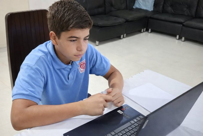 #EnHoraBuena el estudiante del estado Bolívar  Joseph Pérez del colegio Fe Y Alegria La Consolación , ganó "Mención Honorífica" en las olimpíadas de matemáticas realizadas en Vietnam, sorprendiendo por su gran abilidad para resolver problemas complejos en dicho concurso.