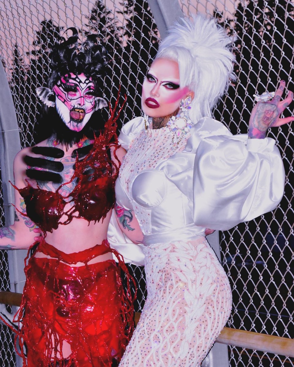 AsiaConsent's tweet photo. Drag swap with Aurora Gozmic ￼🏳️‍⚧️💄🩸 #dragula https://t.co/bPmNfduJT0