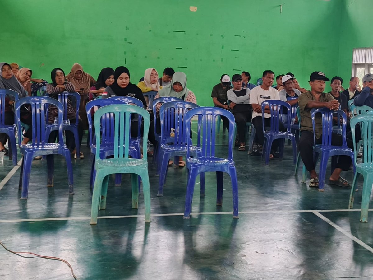 polsek_longikis's tweet photo. Paser – Polsek Long Ikis melaksanakan kegiatan Jumat Curhat bersama perangkat desa dan masyarakat di Gedung Serbaguna Desa Belimbing, Kecamatan Long Ikis, Kabupaten Paser, Jumat (17/4/2026) sekitar pukul 10.00 WITA. https://t.co/4jFIiA8UyC