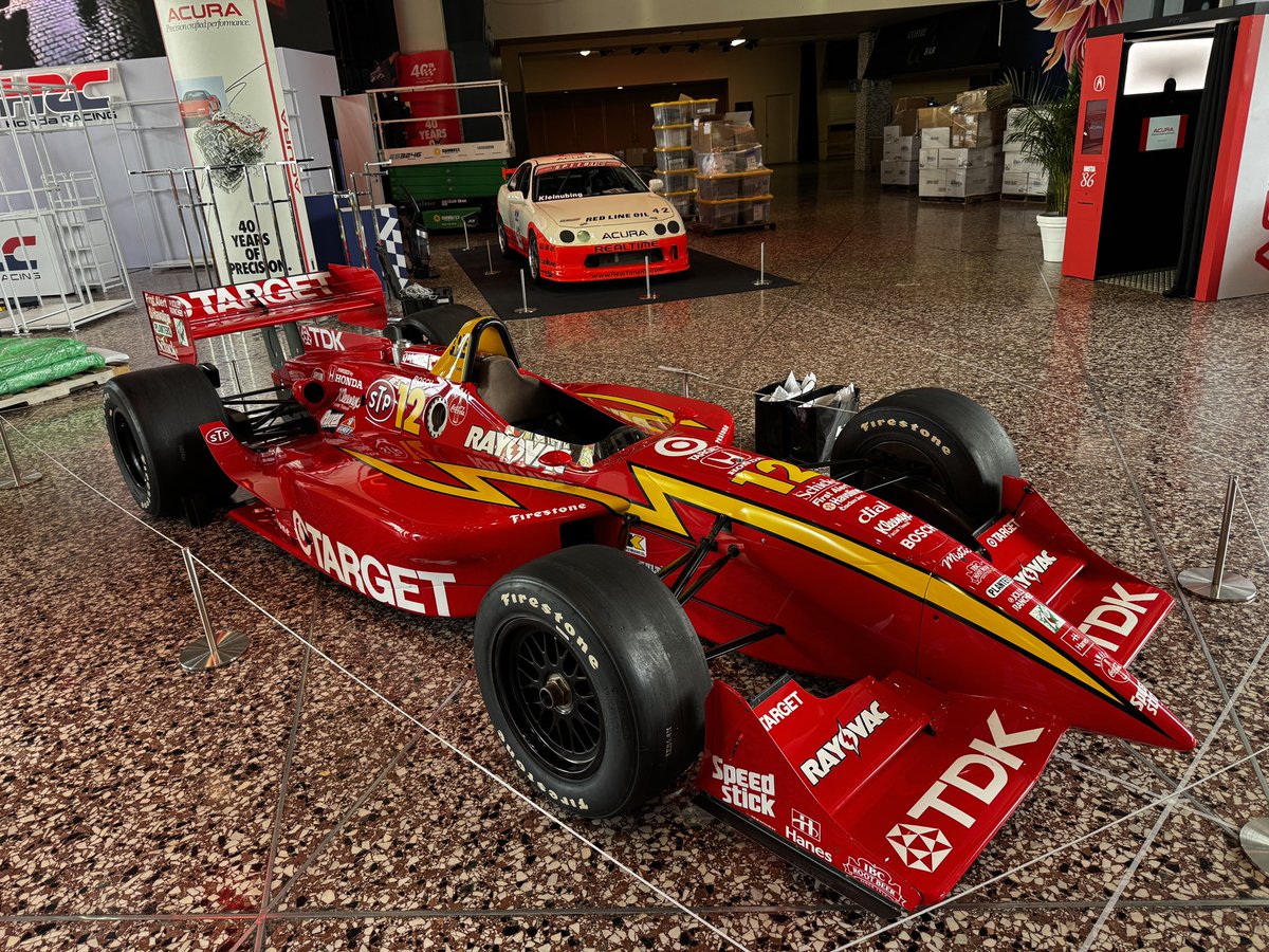 Good looking race car.