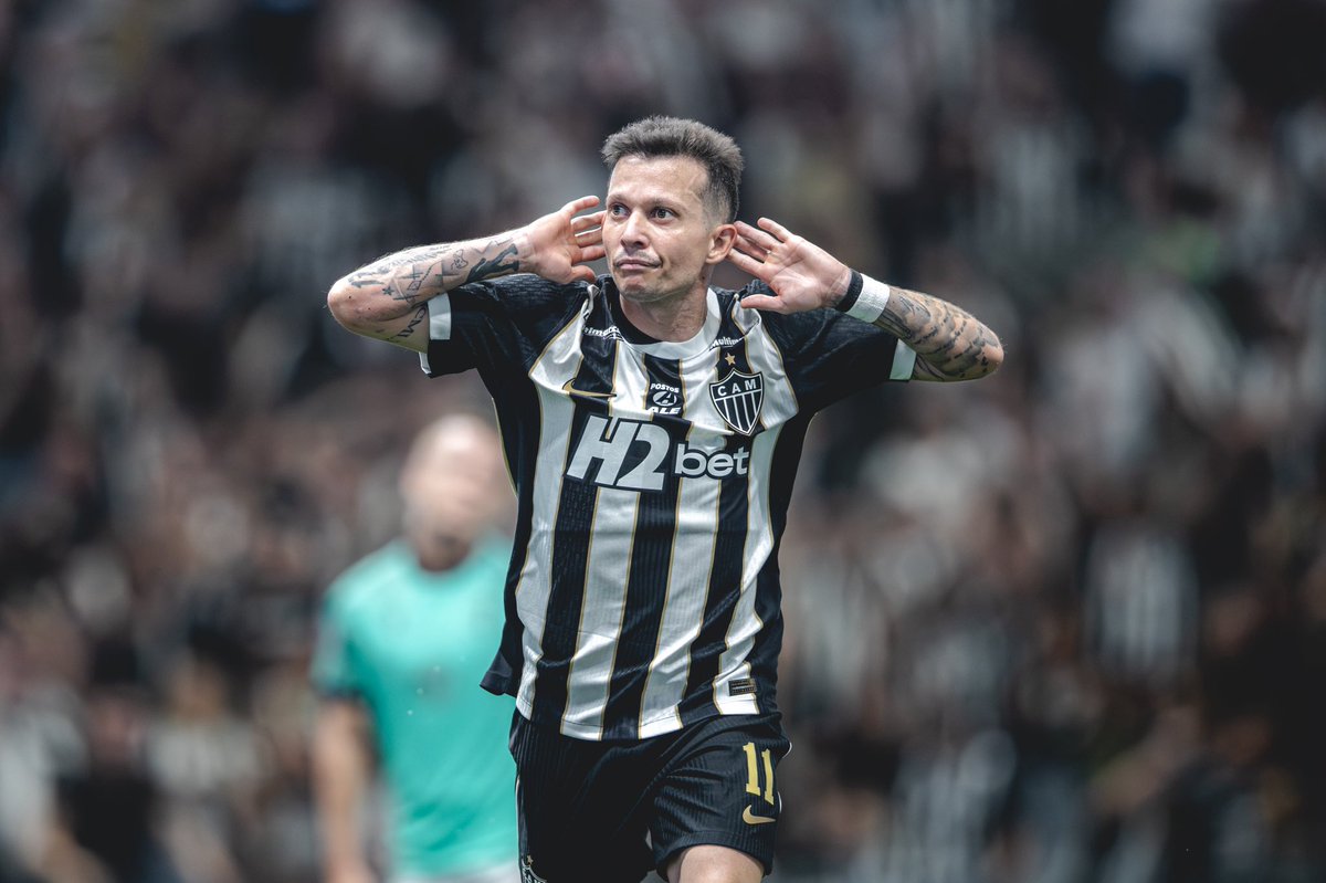 O ego desses jogadores tá demais, bicho… 

Bernard tem 8 gols em quase 100 jogos, ganha uma baba de dinheiro no Galo e fica levantando a mão na orelha pra torcida! 

Se orienta, BERNARD! Vc não jogou nada desde que pisou em BH na volta. Respeita o torcedor e tenha mais