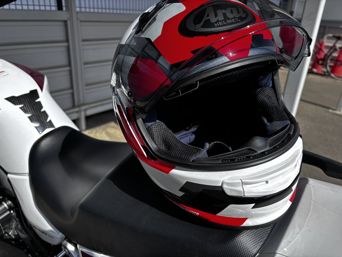 シカバイ tweet media