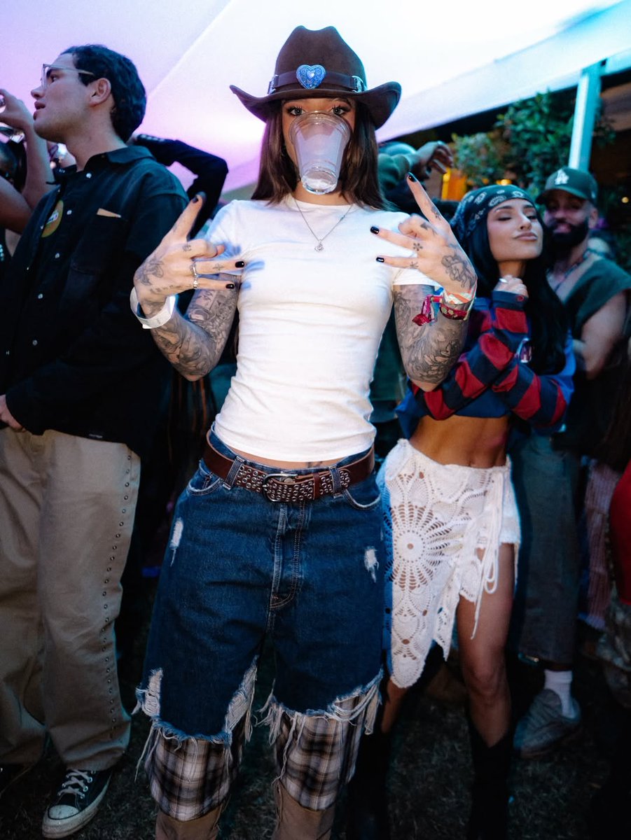 YoungMikoInfo's tweet photo. 📸| Young Miko en el after party del #Tropicoachella. https://t.co/pncigiHQ0w