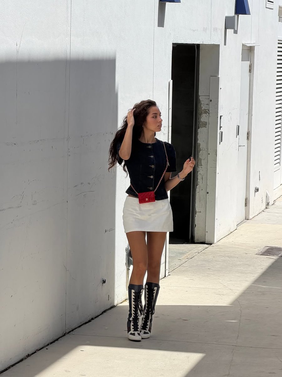ShelearX's tweet photo. blue jean baby!🍒💙 https://t.co/TIneCyp3bT