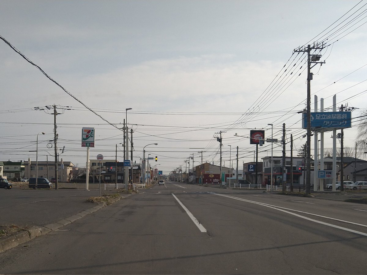 shigesan1975jp's tweet image. 本日早朝、#釧路市 〜 #浜中町 へ🚘️

釧路出発から、浜中到着まで晴れ☀
気温3℃〜5℃、肌寒い体感🥶

交通量は多く、物流と通勤関係の車輌が殆ど🚚🚗

路面が少し傷んで、所々に穴があり注意⚠️
そろそろ、タイヤ交換と思っても…🤔
まだ、様子見😅

皆様、御安全に🚘️

#ドライブ #道東 #北海道