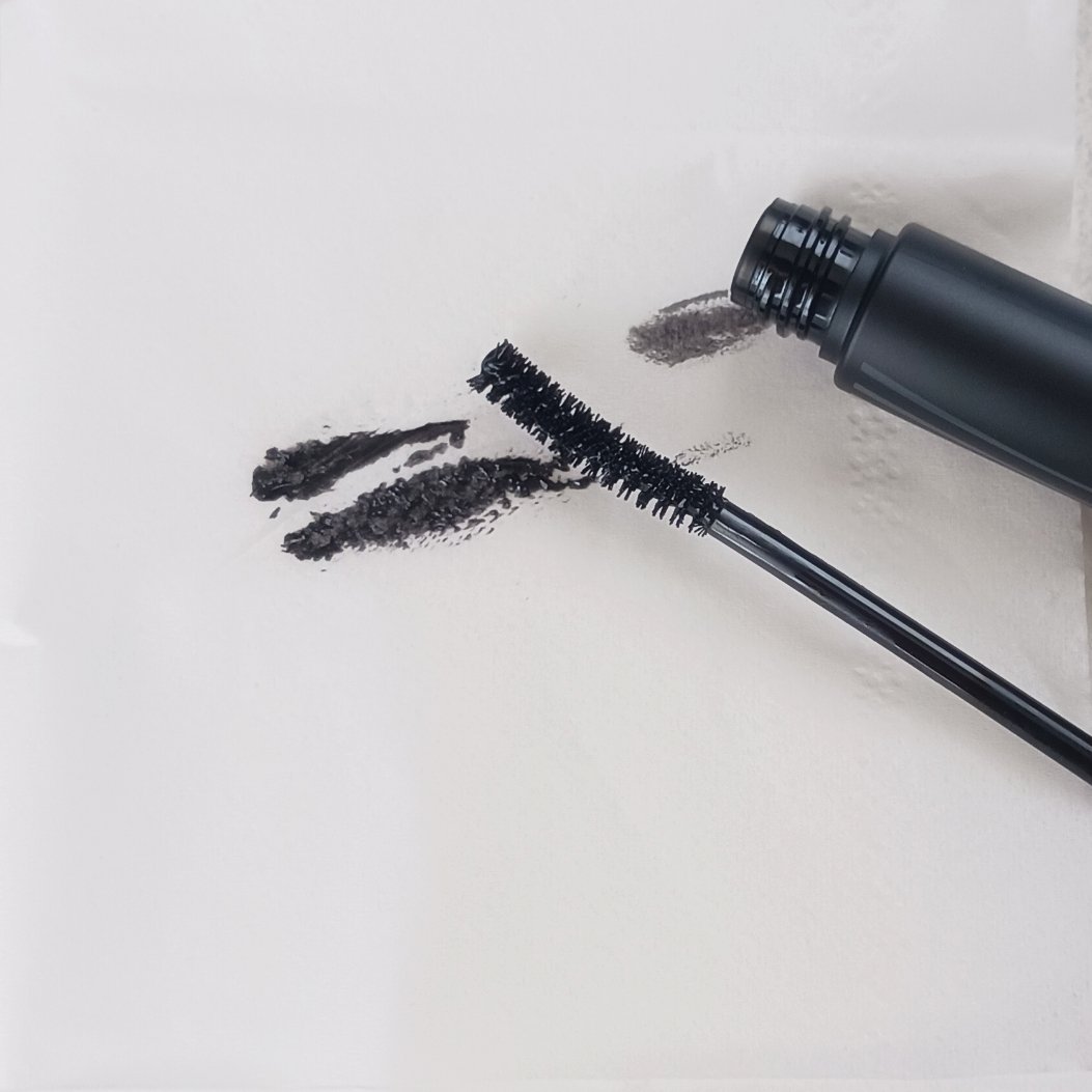 s_domingo_t's tweet image. ケイト　ナミダノタテマスカラ（ロング）
BK-1　ブラック
BR-1　ブラウン

ブラシは大きすぎず塗りやすいです。

糸を引くようにのびる液で、
ダマになりにくく、
まつげがするんと伸びたように見えます😉

落ちにくいです。

#KATE #ケイト #ナミダノタテマスカラ #マスカラ