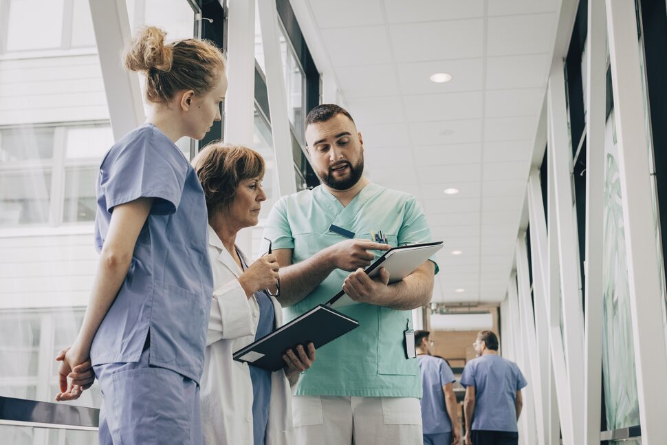 usnews's tweet image. Ready to take your healthcare career from RN to MD? Discover the rewards and challenges of making the transition from nurse to doctor! #CareerGrowth #HealthcareJourney bit.ly/4caZJnX