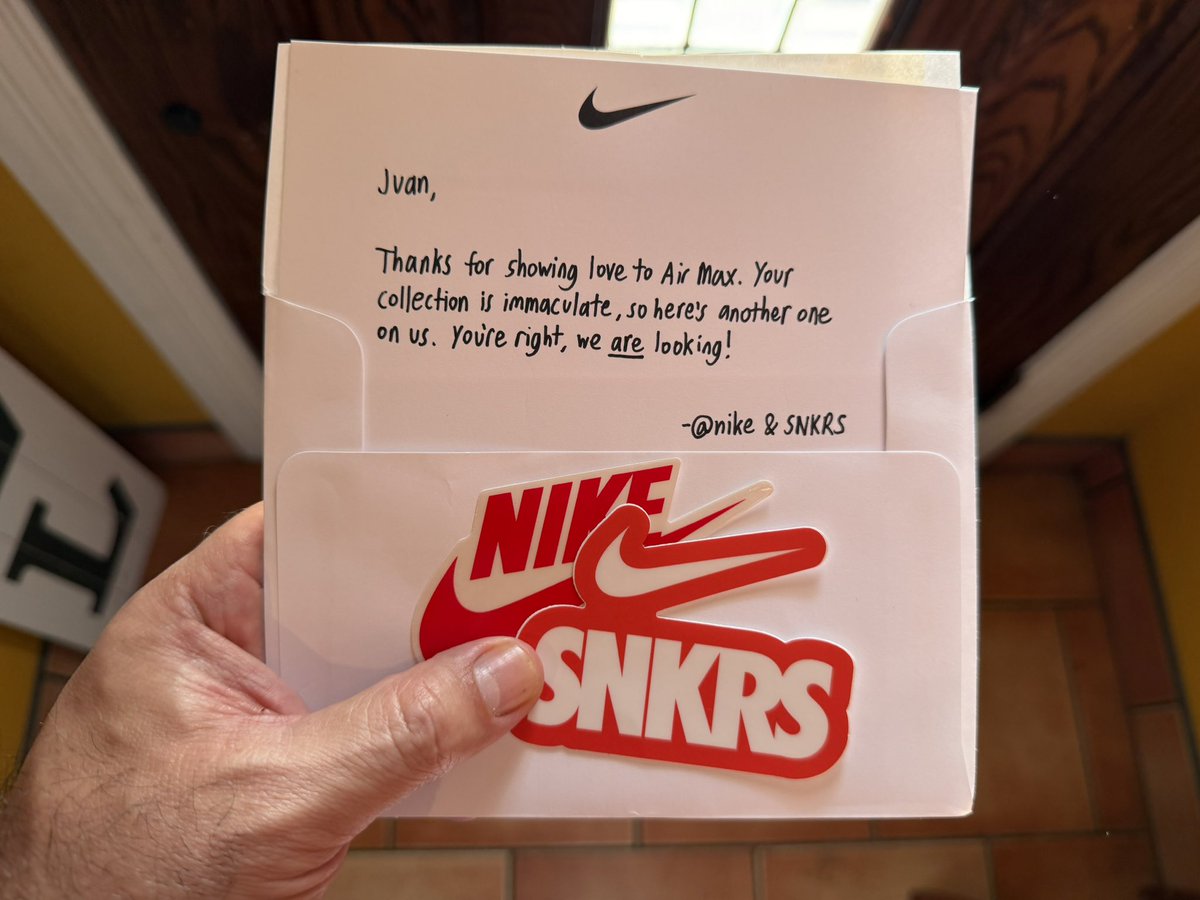 juan_ozuna's tweet image. Well look what surprised me in the mail today!!! I’m absolutely floored! Big shoutout to the @Nike &amp;amp; @nikestore teams for keeping the #AirMax celebrations going! Thank you guys so much! I’m feeling the love 🥰 and can’t wait to put this to good use!