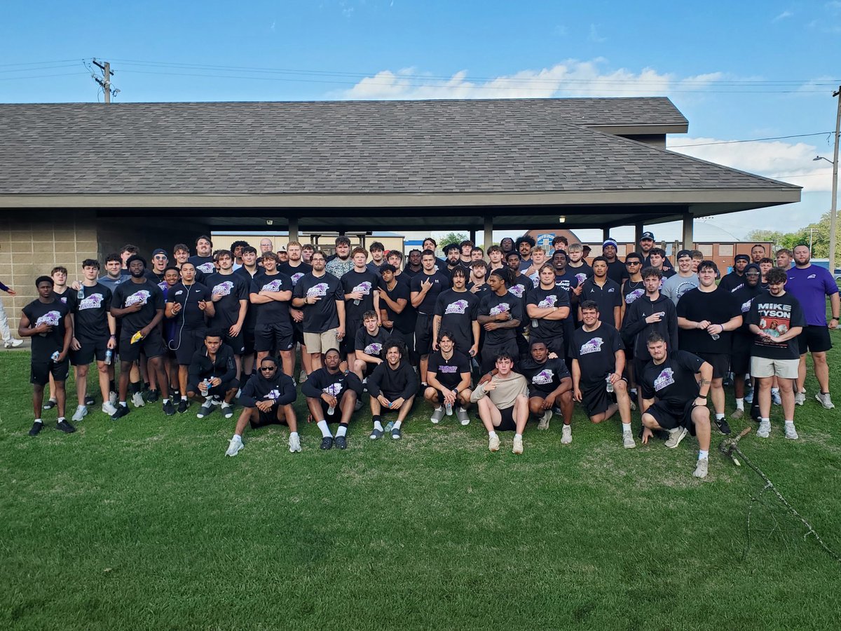 sbubearcats_fb's tweet image. Bolivar City clean up. We love our town! #Roll🐈‍⬛’s