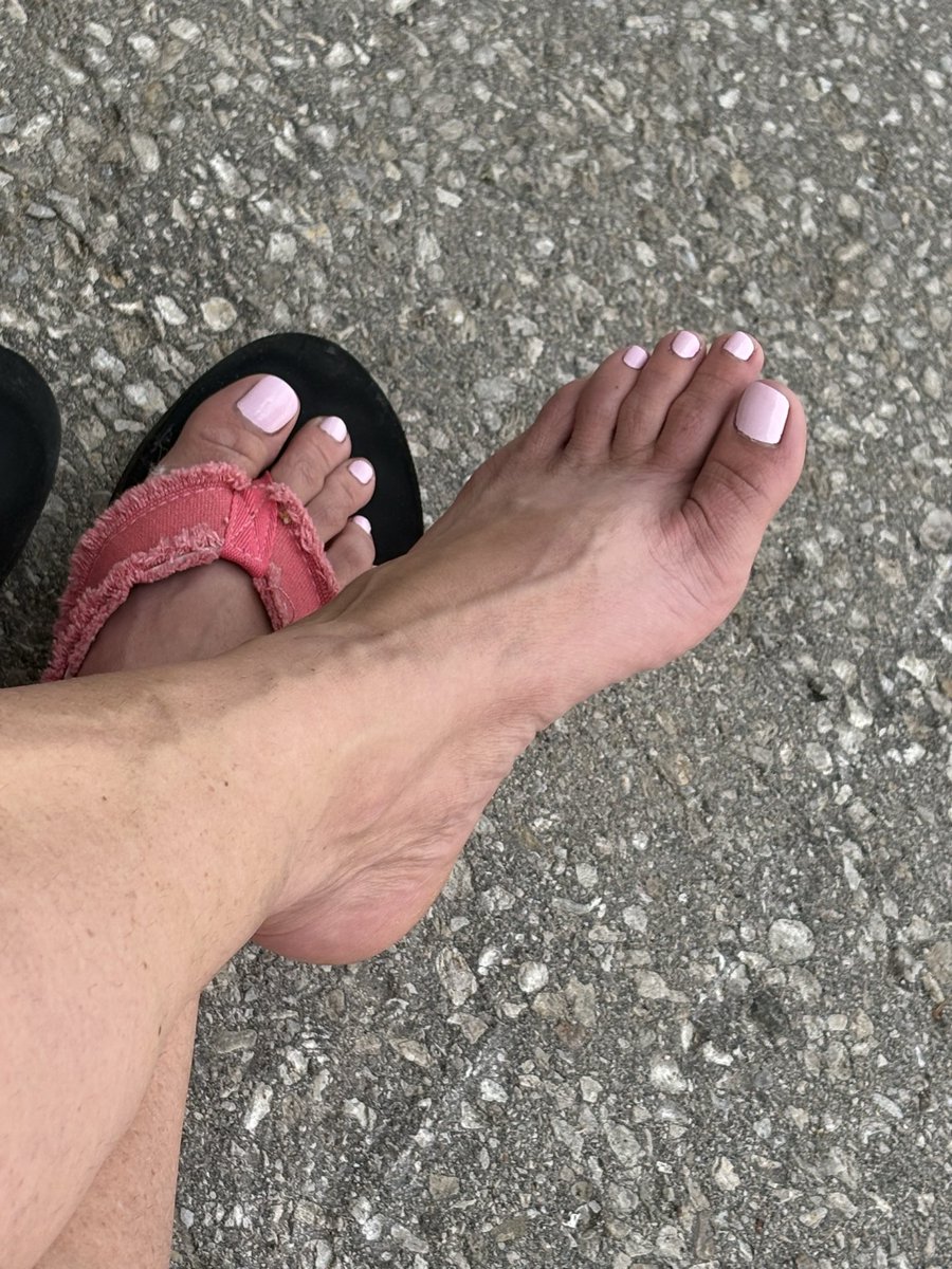 These toes don’t show off for free… but they might for the right one 👣😉
You know where to find me 💋