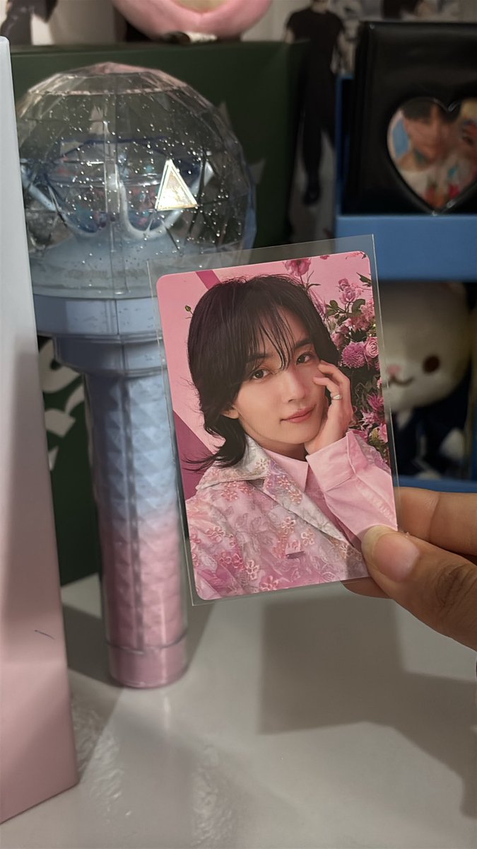 EU TENHO EM MINHAS MÃOS UM DOS CARDS MAIS LINDO SIMMMMM 😭😭😭🥺🥺🥰🥰🥰✨