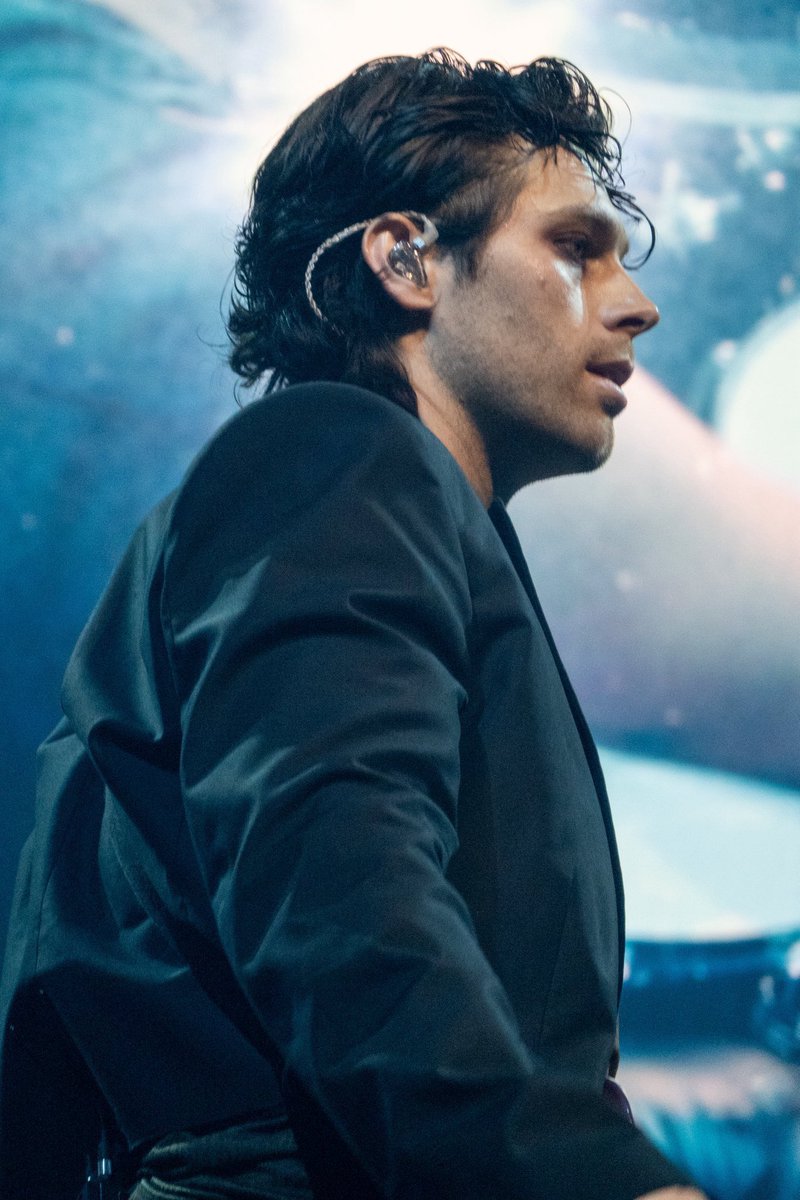lrhsources's tweet photo. Luke on stage tonight! 🥵
#EASOslo #OsloIsAStar #EASTour https://t.co/XpDWRFK9F0