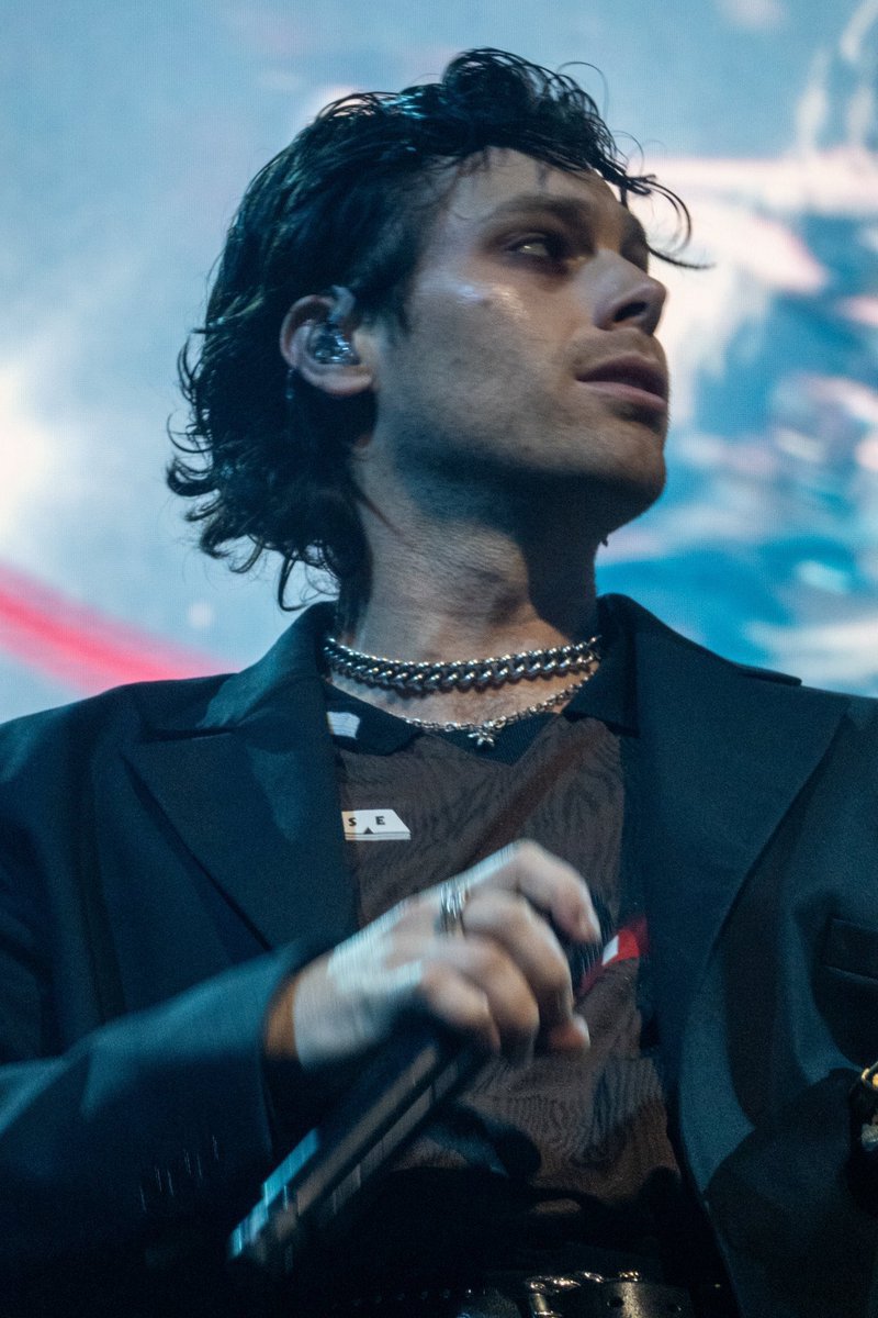 lrhsources's tweet photo. Luke on stage tonight! 🥵
#EASOslo #OsloIsAStar #EASTour https://t.co/XpDWRFK9F0