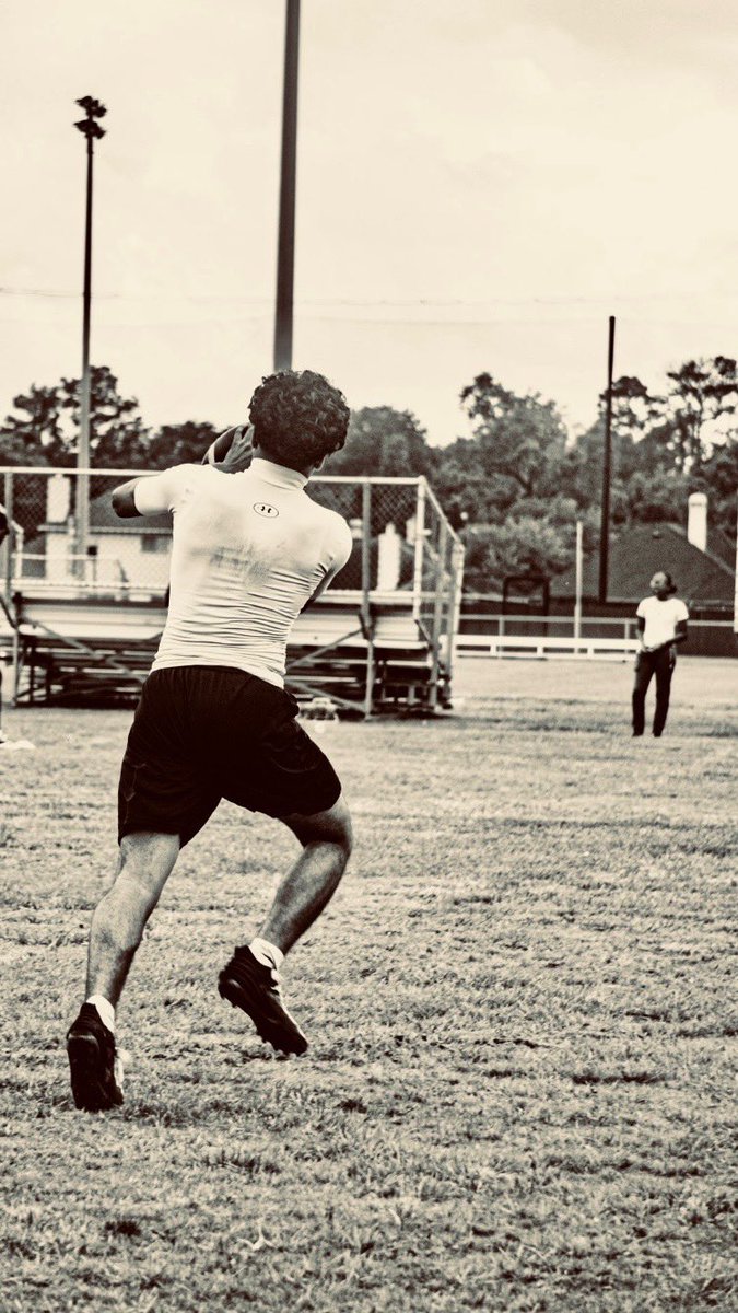 ZantanaBecerra's tweet photo. MAN I LOVE FOOTBALL &amp; EVERYTHING that it goes with. I’m working myself to an opportunity to continue to do this in college!  School &amp; Football all day https://t.co/YgFXSOyfan