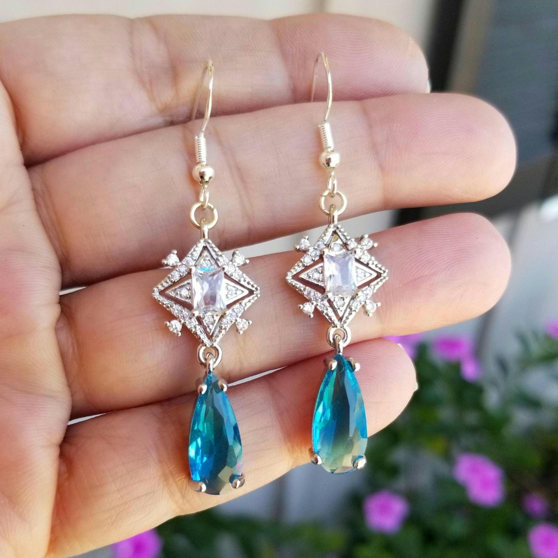 TrendingNowGift's tweet image. Art Deco Sterling Silver Blue Topaz Earrings #jewelry #earrings #dangleearrings #ArtDeco #artdecoearrings #topaz #topazearrings #topazjewelry #handmadejewelry #handmadeearrings #Mothersday #mothersdaygift #giftforher #etsy

 etsy.me/3NIdNNg via @Etsy