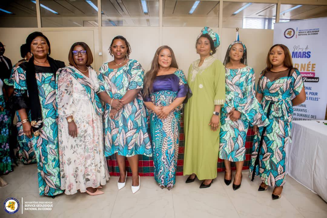 sgncrdc's tweet photo. 📢 Clôture du mois de la femme au SGN-C : de la réflexion à l'action !

​Le 31 mars 2026, le Service Géologique National du Congo (SGN-C) a marqué la fin du mois dédié aux droits des femmes par une journée d'échanges stratégiques.

​Sous l’impulsion du Directeur Général, M. Raoul WAZENGA VITIMA, et en présence de la PCA, Mme Gety MPANU MPANU, l'institution a réaffirmé que l'excellence géologique passe par l'autonomisation réelle de ses collaboratrices.

​⚫️ Points forts de la rencontre :
- ​Engagement concret : Traduire les discours en opportunités d'égalité et de leadership;
- ​Expertise au rendez-vous : Des interventions de haut niveau (Mmes LUKUSA, IKUNINZA, KASOM et M. OLEKO), sur les défis du secteur minier et le contexte sécuritaire à l'Est;
- ​Vision durable : Consolider un environnement professionnel équitable pour toutes et tous.

​"Mars s'achève, mais leurs voix continuent de porter." Le SGN-C reste mobilisé pour que l’égalité des chances soit une réalité quotidienne au cœur de nos missions minières.

​#SGNC #RDC #MoisDeLaFemme #MinesRDC #LeadershipFéminin #MasculinitéPositive