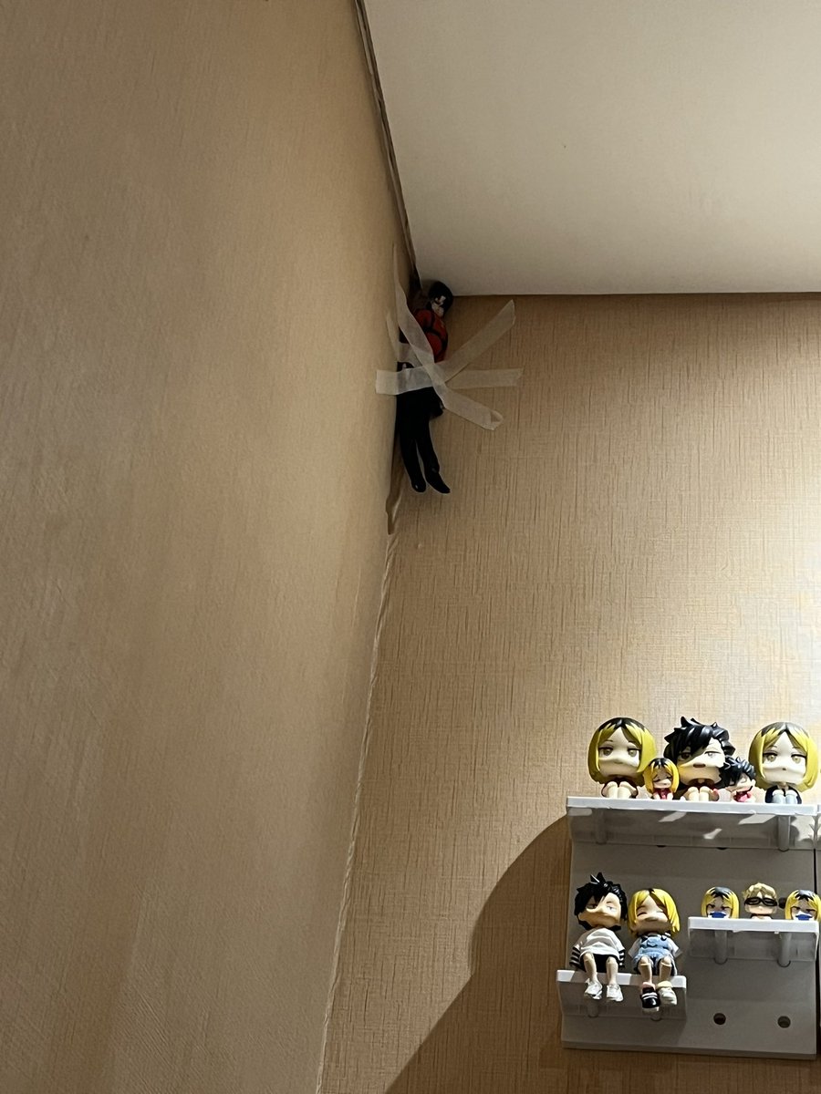 pasang sendiri, kaget sendiri, ketawa sendiri.
Juna ikan asin is indeed a happy pill!