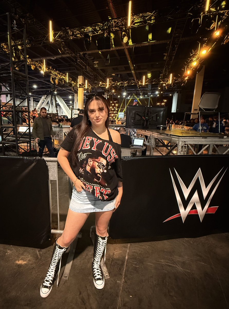 danceambs's tweet photo. WWE WORLD DAY 1🤍 #wrestlemania #wweworld https://t.co/T9inNPMTws