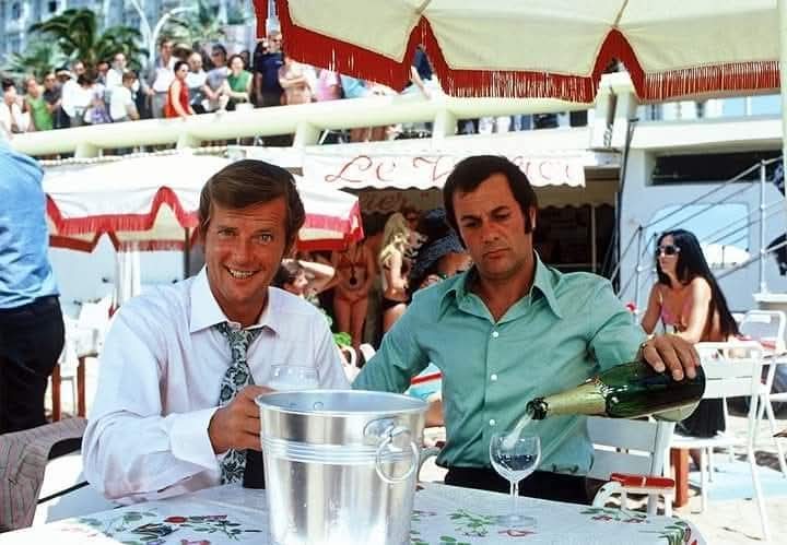 12 Lapices en V 💙🧡 Colores Mágicos tweet media