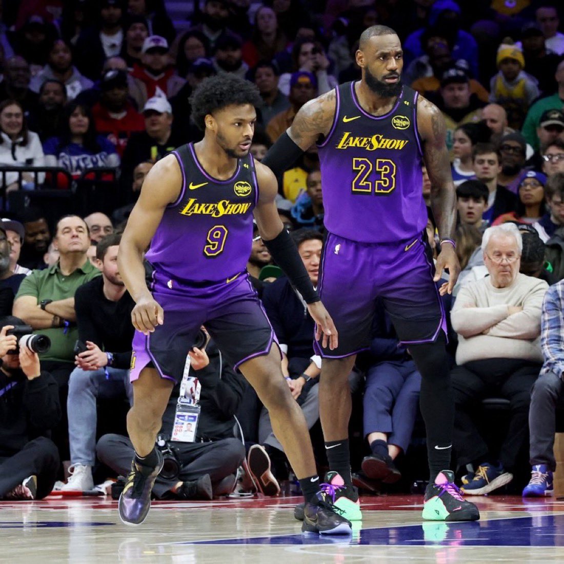 Lebron James sobre jogar com seu filho, Bronny:

"Estar em quadra com ele, pós-temporada, temporada regular, training camp, treinos diários… é a melhor coisa que já aconteceu na minha carreira.

Acima de TUDO que eu já conquistei."

Fofo 🥰 🤏🏼

🗞️- <a href="/mcten/">Dave McMenamin</a>