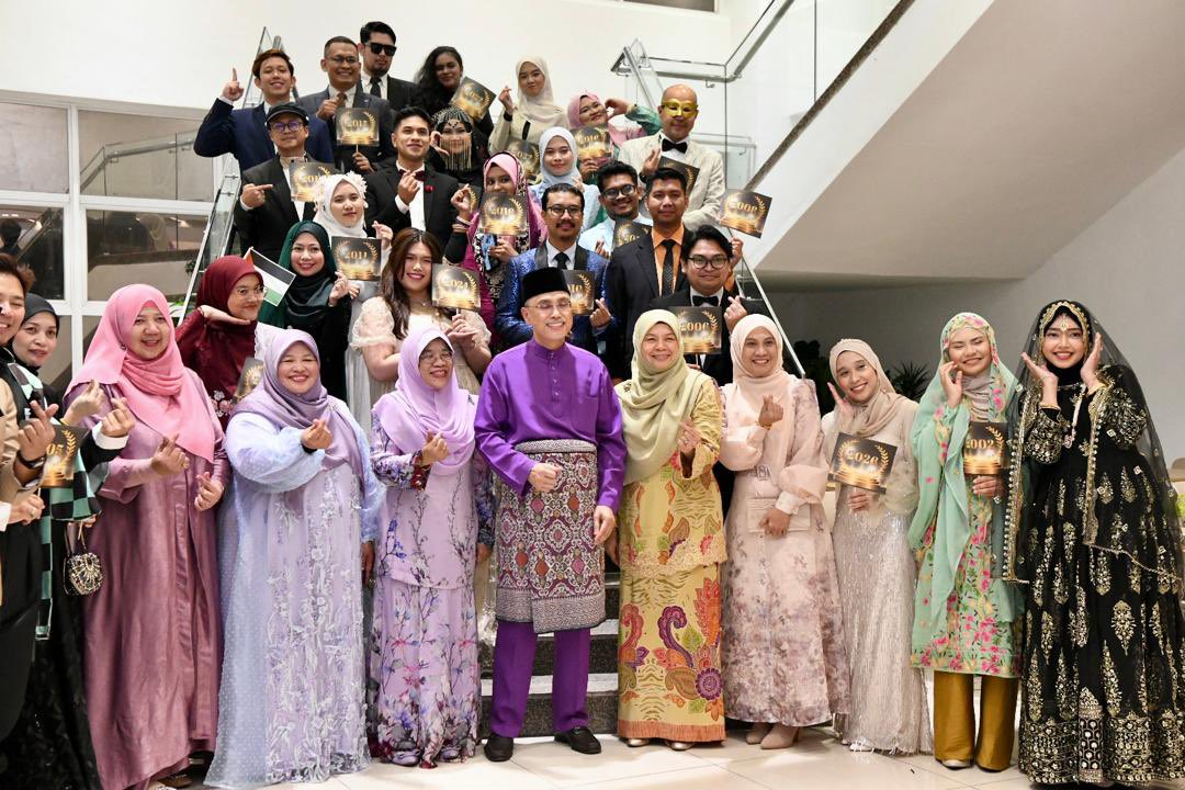 MohdShukriYajid's tweet photo. Delightful soft launch of the MSU Annual Dinner 2026, themed “Gala Night of Golden Elegance.” A promising preview of an evening that will celebrate unity and camaraderie, hosted by the @MSU_Registrar @EnrolmentMsu, and Media &amp; Strategic Communications. https://t.co/R6LxVO2xzP