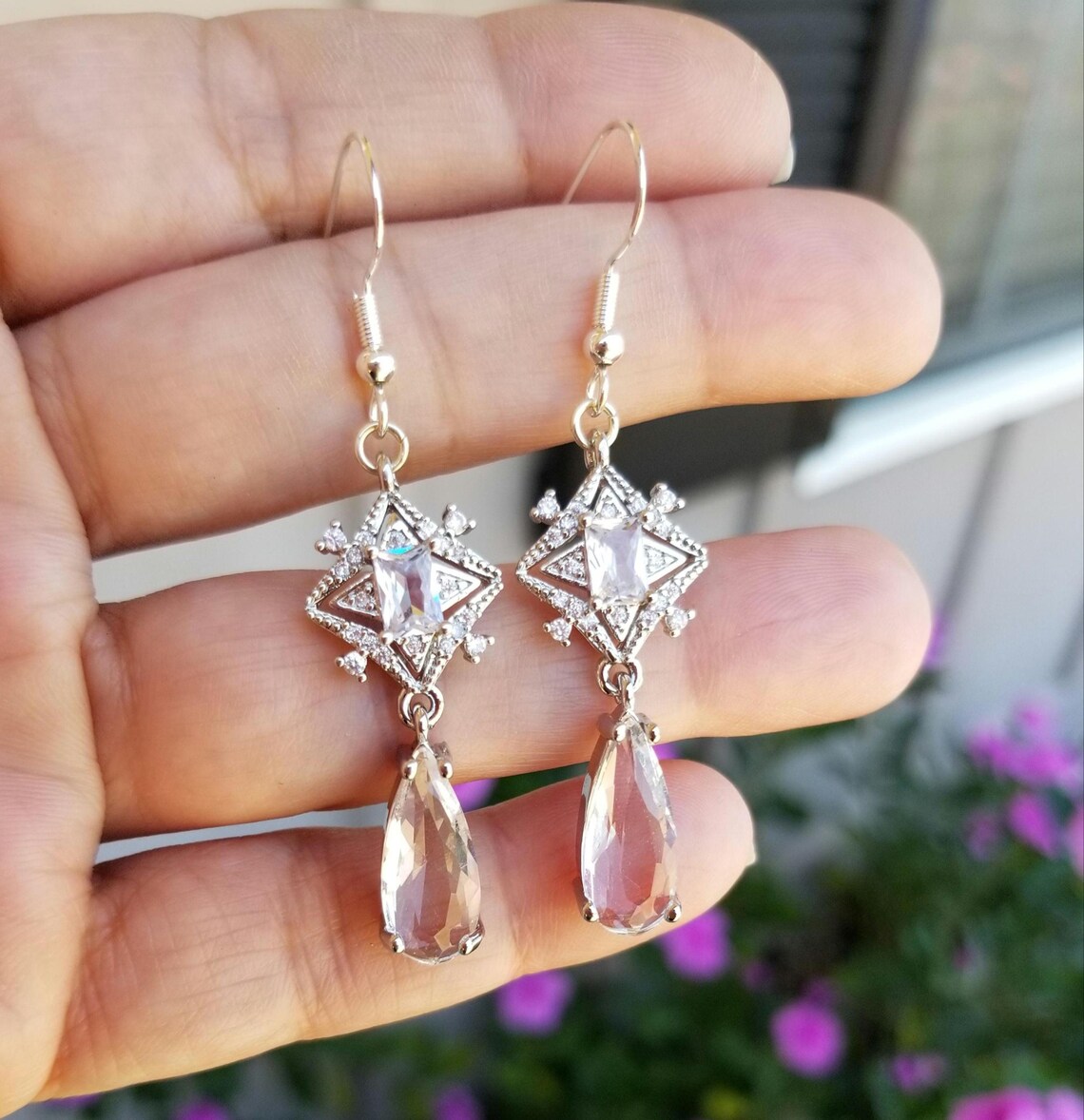 TrendingNowGift's tweet image. Sterling Silver Zircon Earrings, Zircon Dangle Earrings #jewelry #earrings #dangleearrings #zirconearrings #artdeco #artdecoearrings #bridal #wedding #prom #handmadejewelry #handmadeearrings #Mothersday #mothersdaygift #giftforher #etsy

 etsy.me/3ITofip via @Etsy