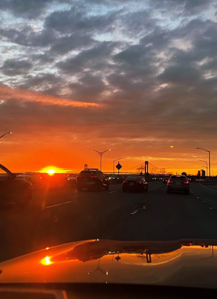 xo_itzanito's tweet image. Probably the only benefit of working overtime 🌅

#views #sunset #brooklyn #aesthetic