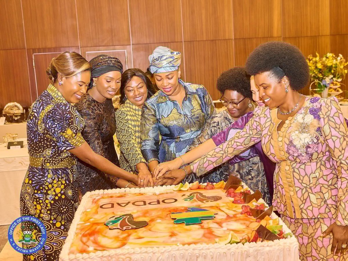 JohnMarah11's tweet image. First Lady Fatima Maada Bio attended a dinner hosted by Her Excellency Madame Zita Oligui Nguema, First Lady of the Gabon, at the Palais Présidentiel in Libreville, ahead of the launch of the national #BUILDINGRESILIENCE campaign.