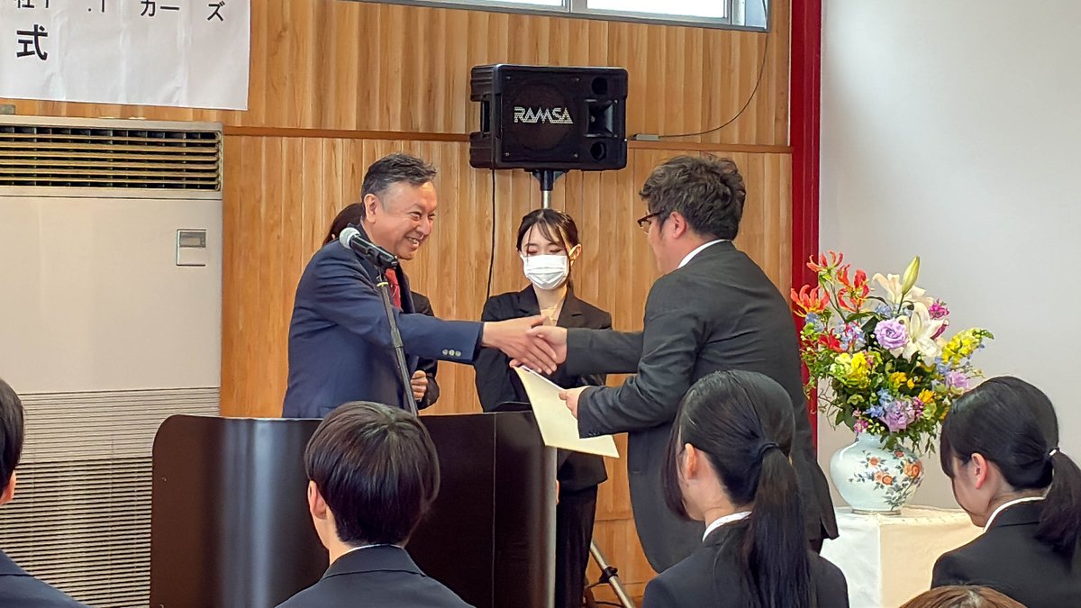 tosai_pr's tweet photo. 2026年4月1日、当社では新たな仲間を迎える入社式を執り行いました。

当日は、少し緊張した面持ちの新入社員の皆さんでしたが、その一人ひとりの表情からは、これから始まる社会人生活への期待と希望、そして前向きな意欲が感じられました。新しい一歩を踏み出すその姿は、初々しくもあり、未来への可能性に満ちた輝きを放っていました。式では社長より温かいお祝いの言葉が贈られ、人生の新たな章が始まる、大切で晴れやかな一日となりました。

また同日には表彰式も執り行い、日頃の業務において優れた成果を上げた社員の功績を称えました。受賞者のひたむきな努力と真摯な取り組みは、多くの社員に感動と刺激を与え、組織全体のさらなる成長への大きな力になるものと感じています。

これから新入社員の皆さんは、それぞれの配属先で多くの経験を重ねながら、一歩ずつ成長していくことでしょう。私たちもその歩みに寄り添い、ともに支え合いながら、より良い会社づくりを進めてまいります。

新たな出会いと、これまで積み重ねてきた努力が交わるこの春の日が、皆さんにとって希望に満ちた輝かしい第一歩となることを心より願っています。

新入社員の皆さん、改めてご入社おめでとうございます！