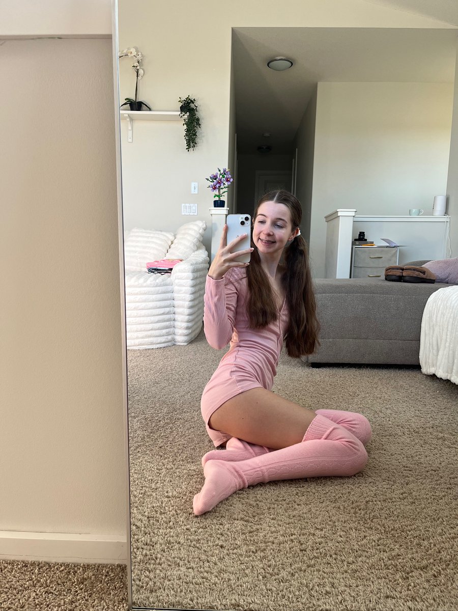 AllyMayyRose tweet media