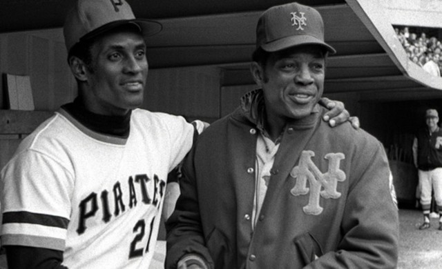 nut_history's tweet photo. After Roberto hit his 3,000th hit, he told his brother Willie Mays went to the clubhouse and said, “You didn’t let me down.” Mays’ prediction was correct. https://t.co/Qy0KuVokWw