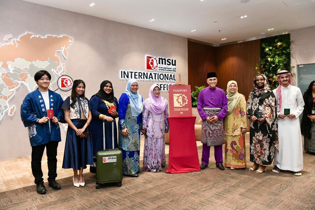 MohdShukriYajid's tweet photo. Officiated the launch of the International Office and MSU Engage Dept at the @MSUmalaysia Management Tower. This milestone reflects our commitment to enhancing convenience, accessibility, and a more enriching campus experience for our #MSUrians. @MSUGlobalAffair @EnrolmentMsu https://t.co/pRUCGB3qRM